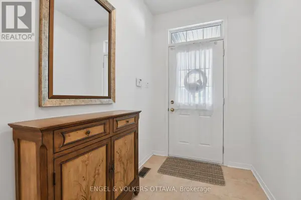 162 MAPLE KEY PRIVATE, Ottawa, ON K1T0E2