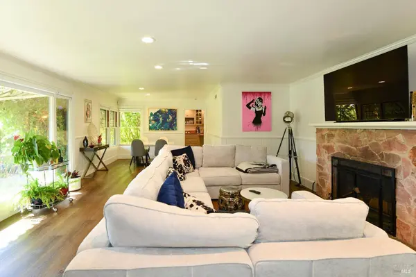 4 Ramona AVE, Napa, CA 94559