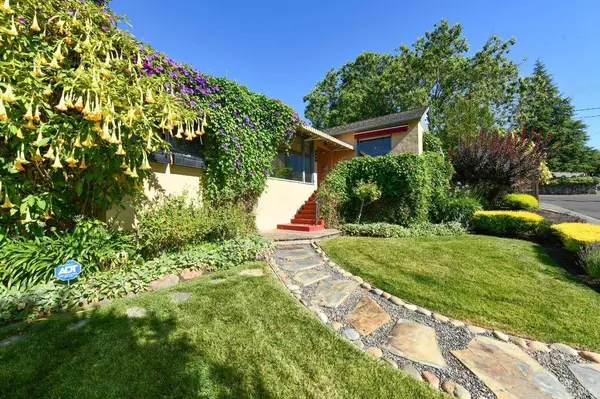 4 Ramona AVE, Napa, CA 94559