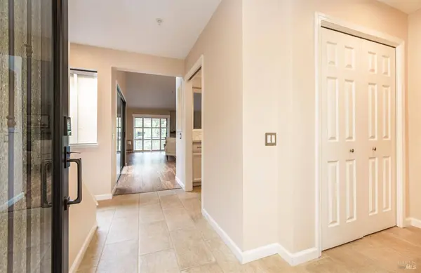 27 Fountain Grove CIR, Napa, CA 94558