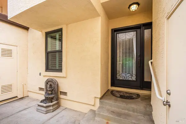 27 Fountain Grove CIR, Napa, CA 94558