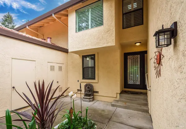 27 Fountain Grove CIR, Napa, CA 94558