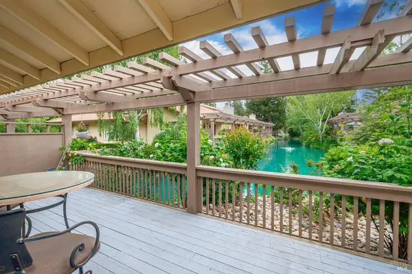 27 Fountain Grove CIR, Napa, CA 94558