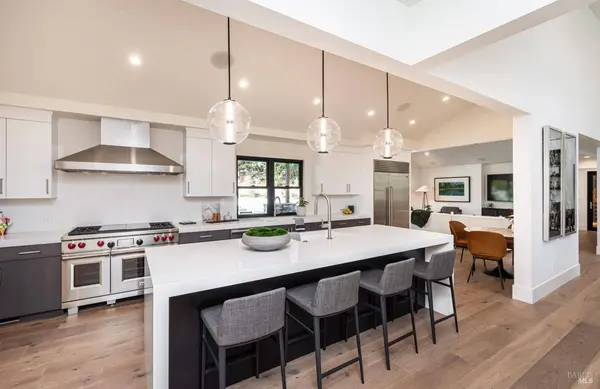 15 Via Del Arroyo DR, Napa, CA 94559