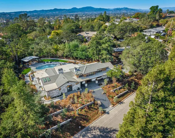 15 Via Del Arroyo DR, Napa, CA 94559