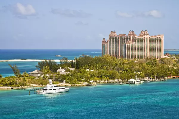 Mid-Year Market Update 2025: Beachfront Sales in New Providence & Paradise Island 