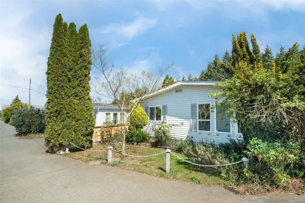 1581 Middle Rd #7, View Royal, BC V9A 7A6