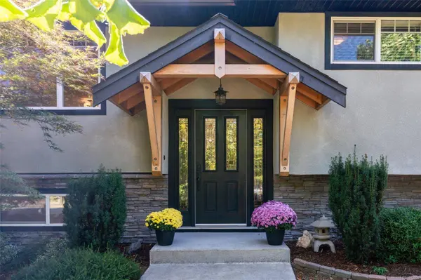 583 Langholme Dr, Colwood, BC V9C 1M1