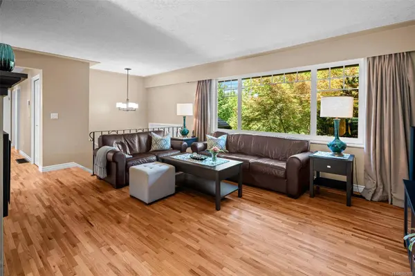 583 Langholme Dr, Colwood, BC V9C 1M1