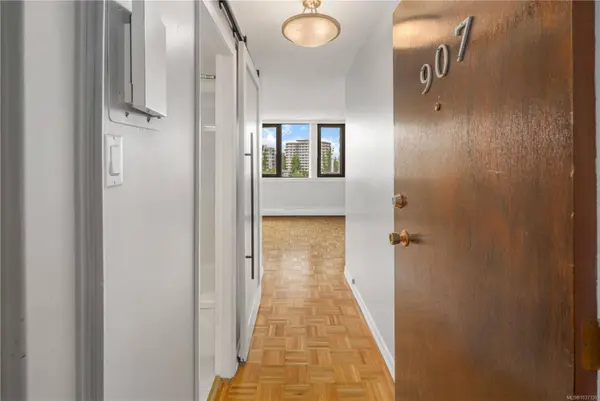 647 Michigan St #907, Victoria, BC V8V 1S9