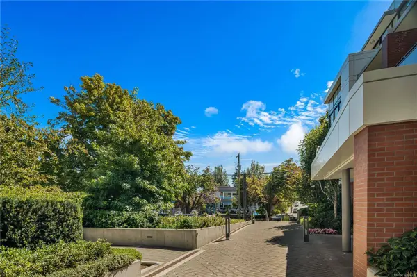 530 Michigan St ##116, Victoria, BC V8V 0G2