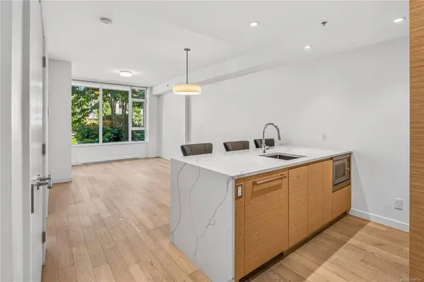 530 Michigan St ##116, Victoria, BC V8V 0G2
