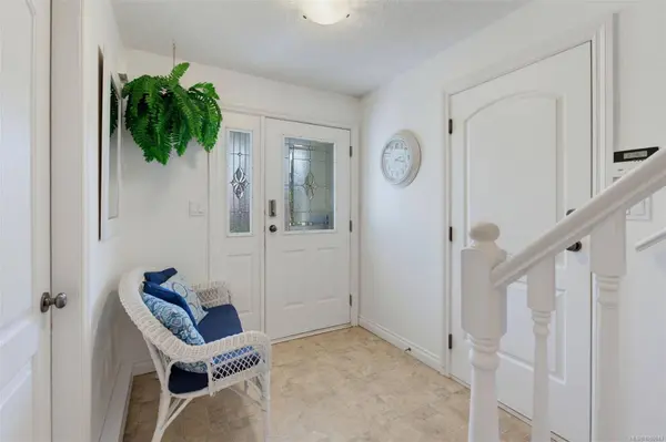 2244 Malaview Ave, Sidney, BC V8L 2E7