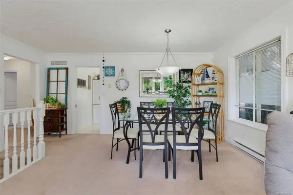 2244 Malaview Ave, Sidney, BC V8L 2E7