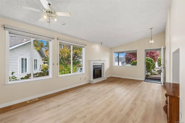 3 Eagle LN, View Royal, BC V9A 7M2