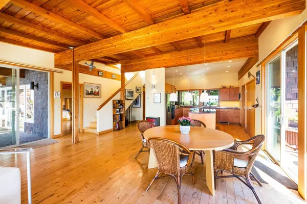 1301 Sunset RD, Bowen Island, BC V0N 1G2