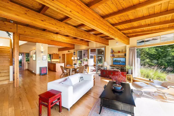 1301 Sunset RD, Bowen Island, BC V0N 1G2