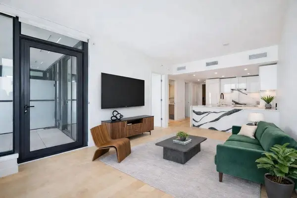 135 E 13th ST #1307, North Vancouver, BC V7L 0J8