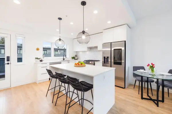 545 E 2nd ST #444, North Vancouver, BC V7L 1E1