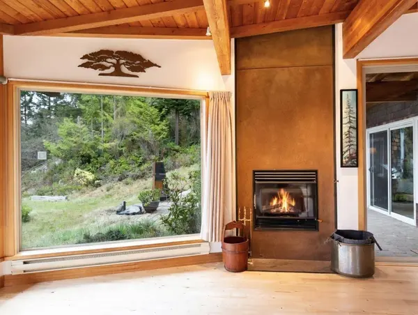 1301 Sunset RD, Bowen Island, BC V0N 1G2