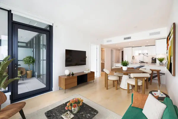 135 E 13th ST #1307, North Vancouver, BC V7L 0J8