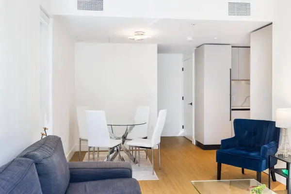 2235 E Broadway ST #204, Vancouver, BC V5N 0J5