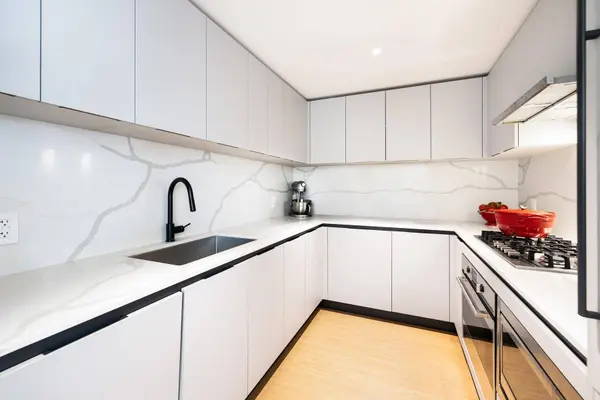 2235 E Broadway ST #204, Vancouver, BC V5N 0J5