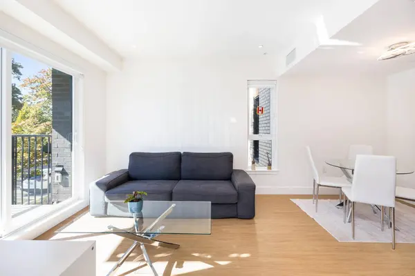 2235 E Broadway ST #204, Vancouver, BC V5N 0J5
