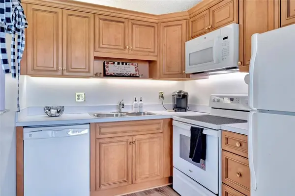 98 Spring Lake DR #103, Vero Beach, FL 32962