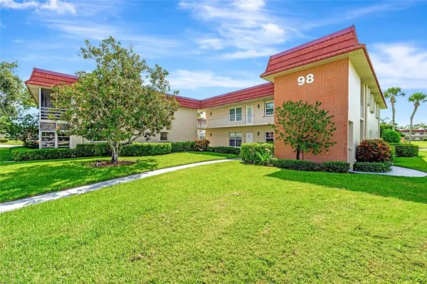 98 Spring Lake DR #103, Vero Beach, FL 32962