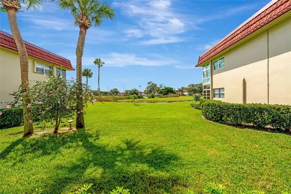 98 Spring Lake DR #103, Vero Beach, FL 32962