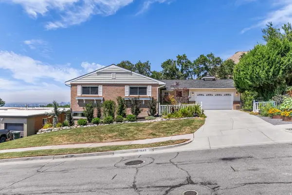 2849 E GLEN OAKS DR
