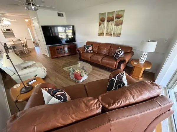 37 Pine Arbor LN #101, Vero Beach, FL 32962