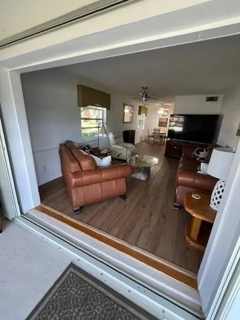 37 Pine Arbor LN #101, Vero Beach, FL 32962