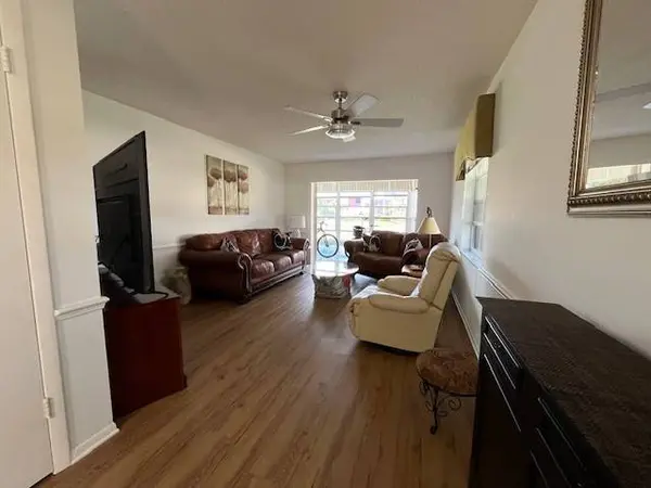 37 Pine Arbor LN #101, Vero Beach, FL 32962