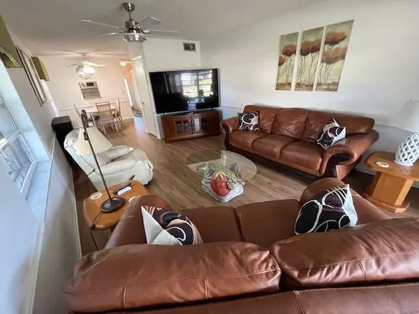 37 Pine Arbor LN #101, Vero Beach, FL 32962