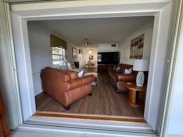 37 Pine Arbor LN #101, Vero Beach, FL 32962