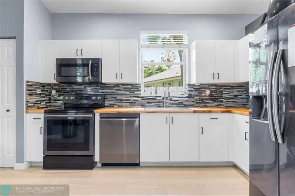 801 NW 130th Ave, Pembroke Pines, FL 33028