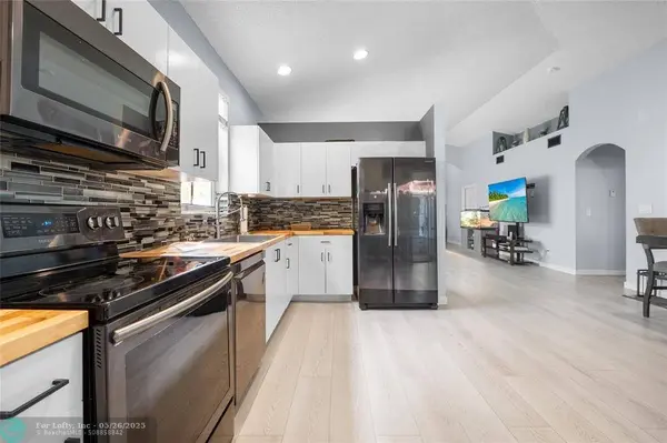 801 NW 130th Ave, Pembroke Pines, FL 33028