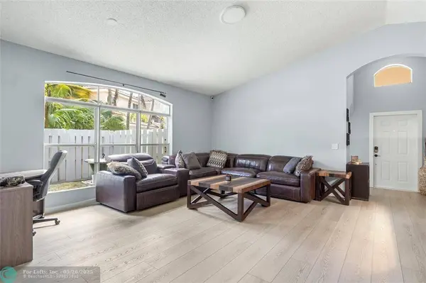 801 NW 130th Ave, Pembroke Pines, FL 33028