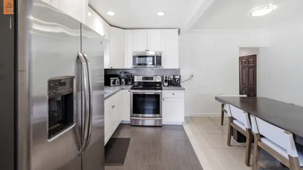 1234 NE 7th AVE, Fort Lauderdale, FL 33304