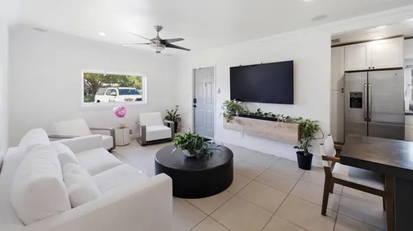 1234 NE 7th AVE, Fort Lauderdale, FL 33304