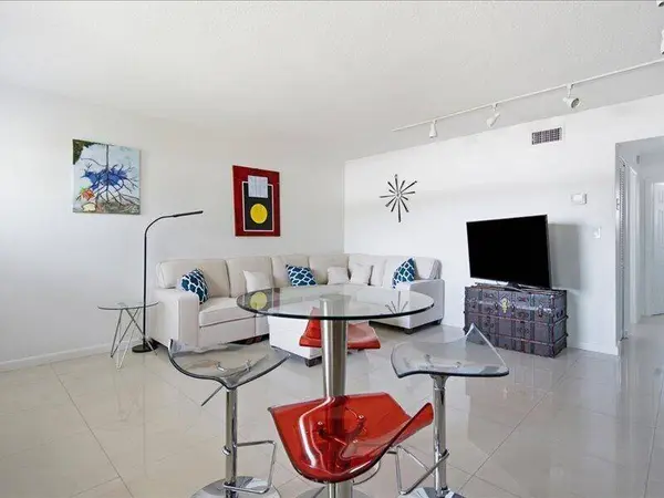 525 Meridian AVE #305, Miami Beach, FL 33139
