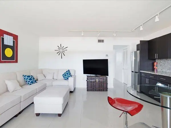 525 Meridian AVE #305, Miami Beach, FL 33139
