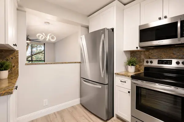4640 W Lucerne Lakes Blvd W #205, Lake Worth, FL 33467
