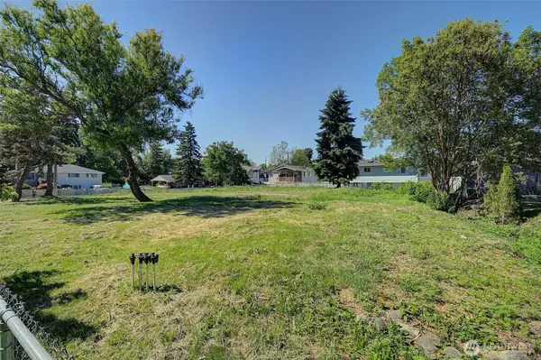 64 XX 32nd AVE S, Seattle, WA 98118