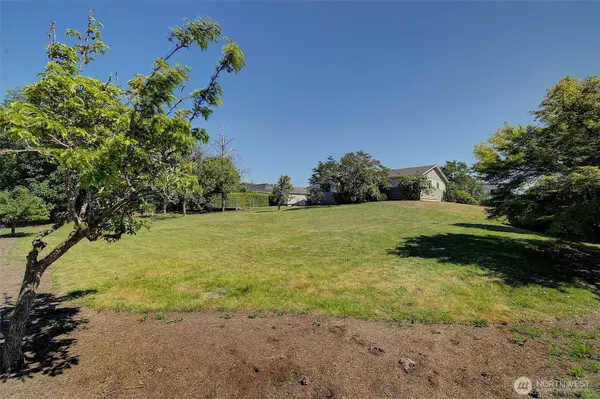 64 XX 32nd AVE S, Seattle, WA 98118