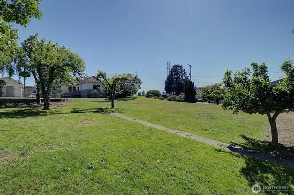 64 XX 32nd AVE S, Seattle, WA 98118