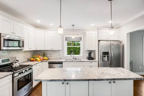 24 Old Merrill St, Amesbury, MA 01913