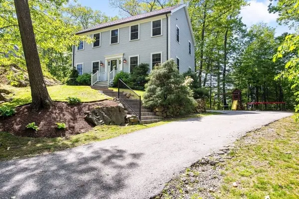 24 Old Merrill St, Amesbury, MA 01913